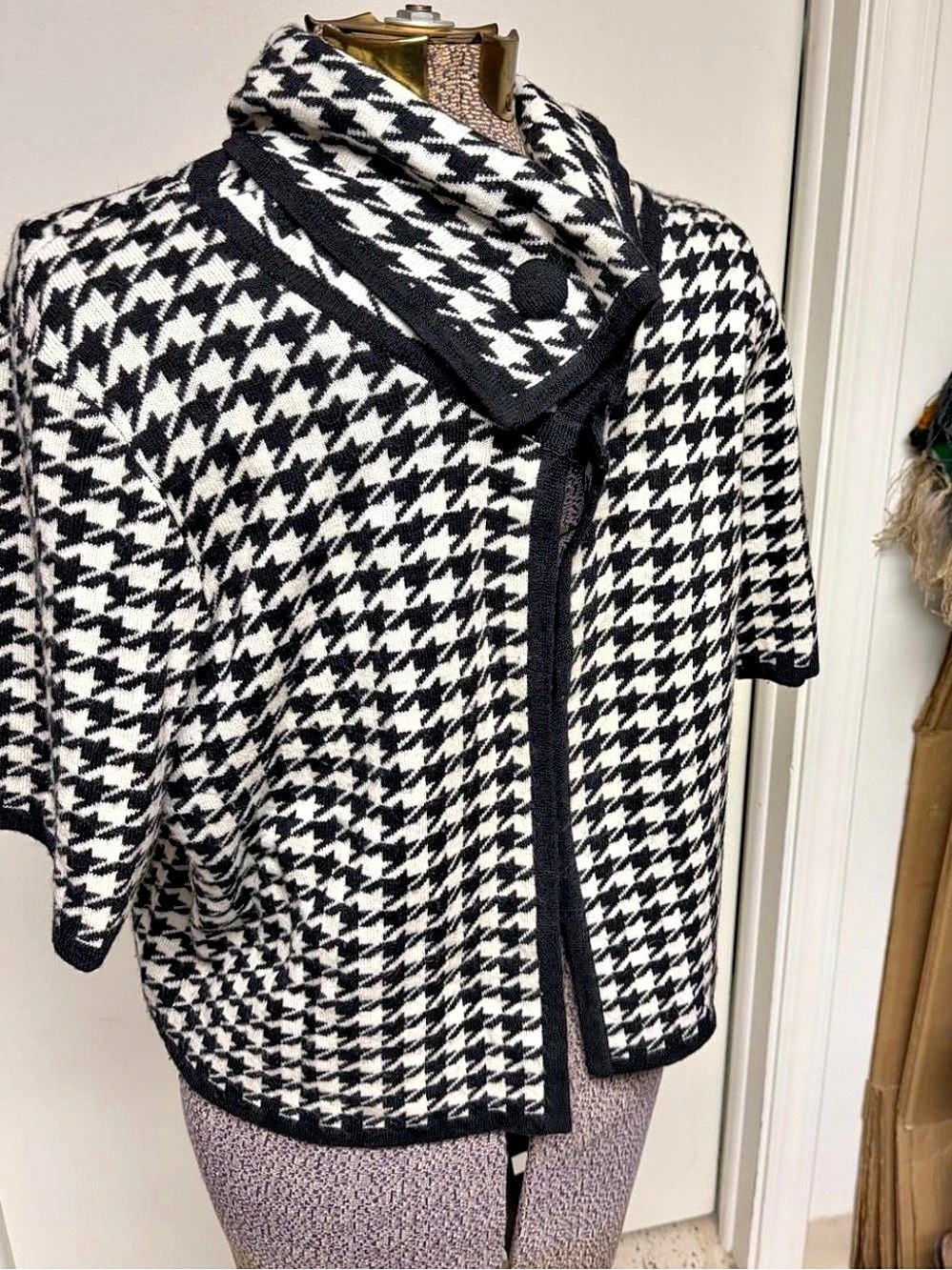 Alexandra Bartlett Houndstooth Short Sleeve Cardigan Size Medium